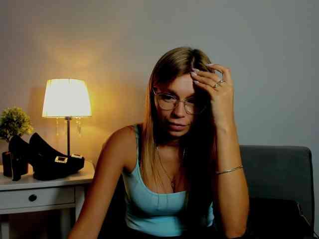 FreyaHoney webcam
