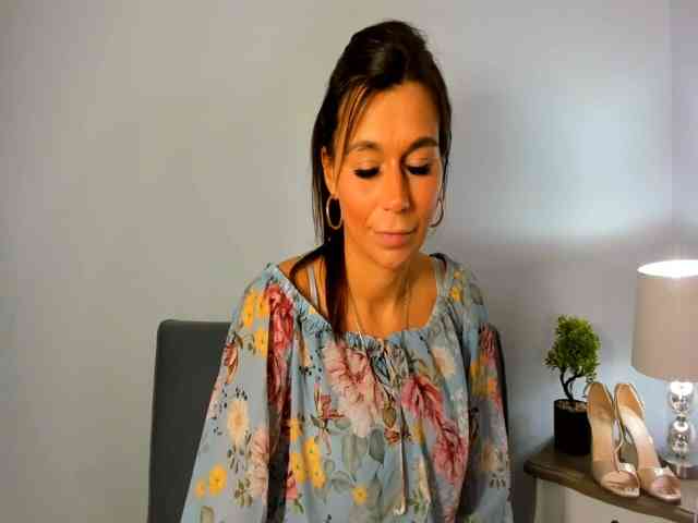 FreyaHoney webcam