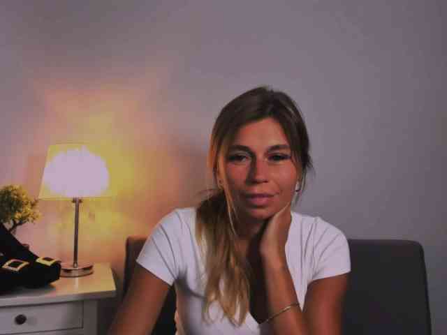 FreyaHoney webcam