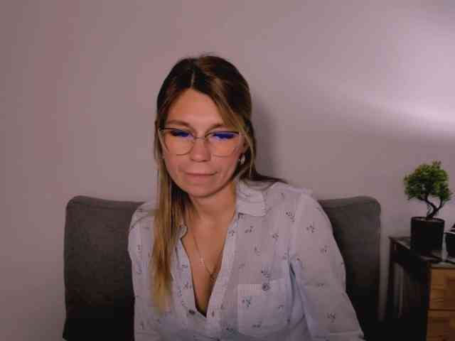 FreyaHoney webcam
