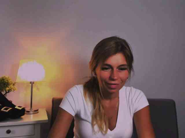 FreyaHoney webcam