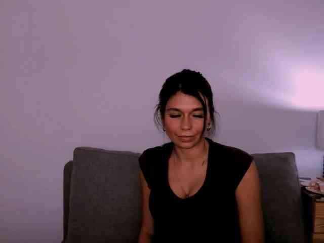 FreyaHoney webcam