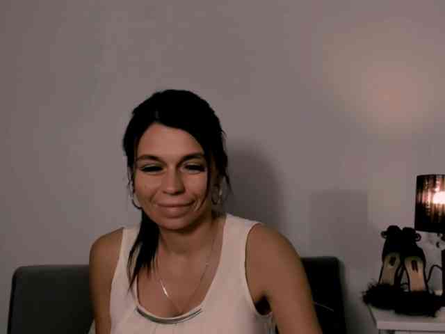 FreyaHoney webcam