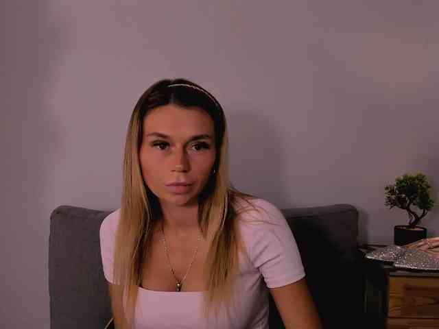 FreyaHoney webcam