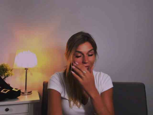 FreyaHoney webcam