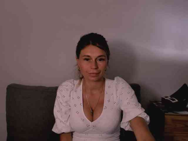 FreyaHoney webcam