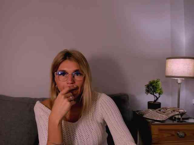 FreyaHoney webcam