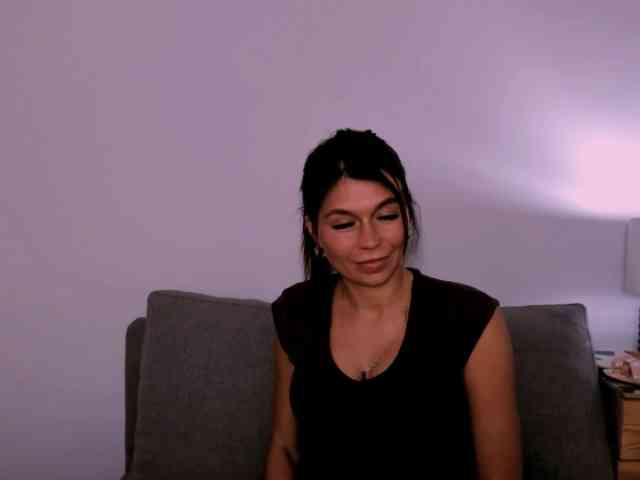 FreyaHoney webcam
