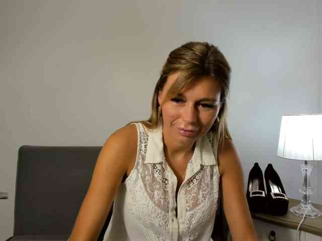 FreyaHoney webcam