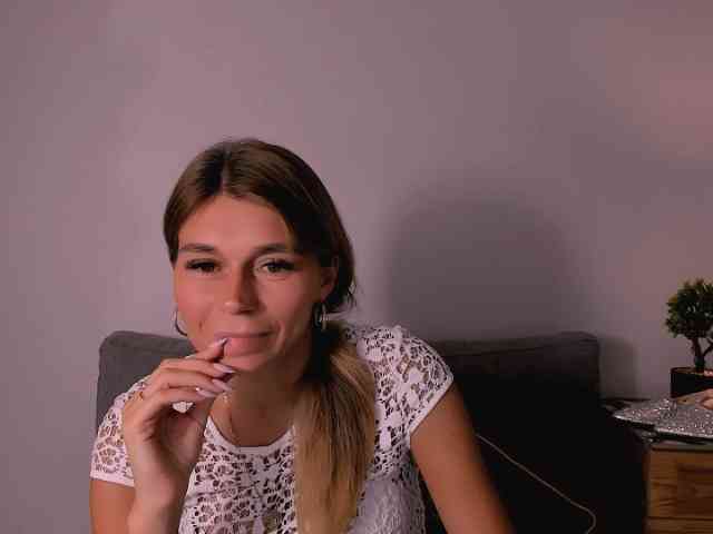 FreyaHoney webcam