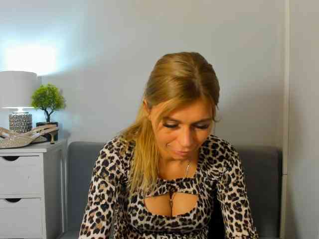FreyaHoney webcam