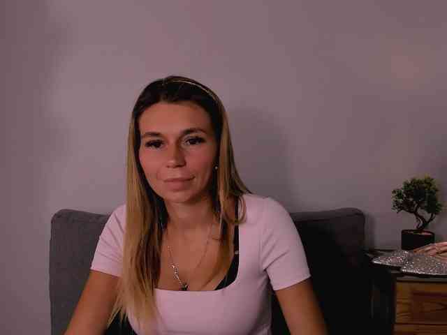 FreyaHoney webcam