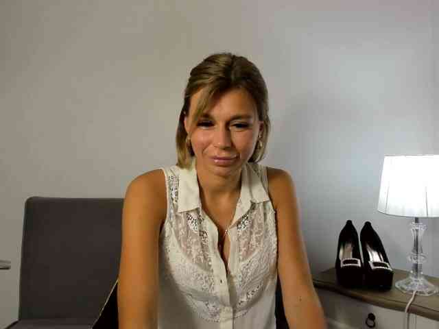 FreyaHoney webcam