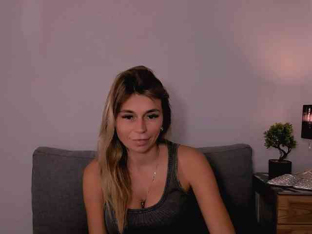 FreyaHoney webcam
