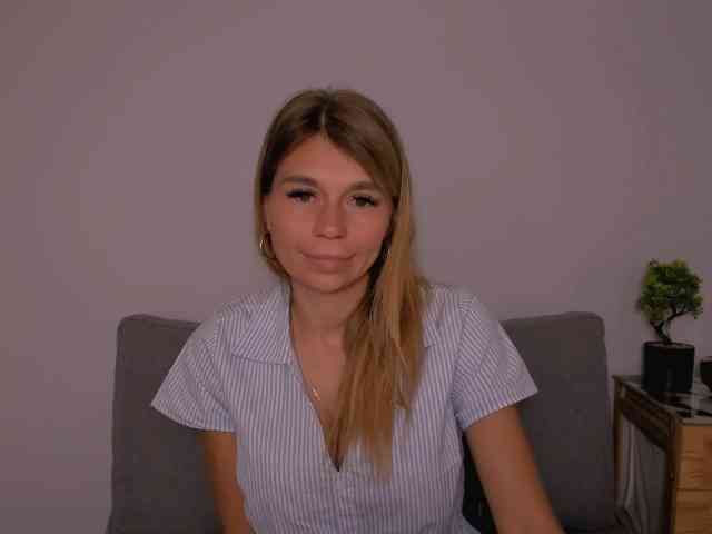 FreyaHoney webcam