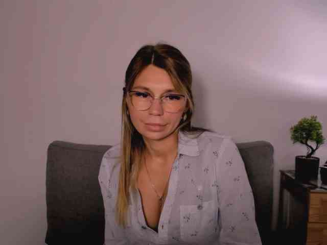 FreyaHoney webcam