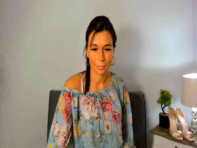 FreyaHoney webcam