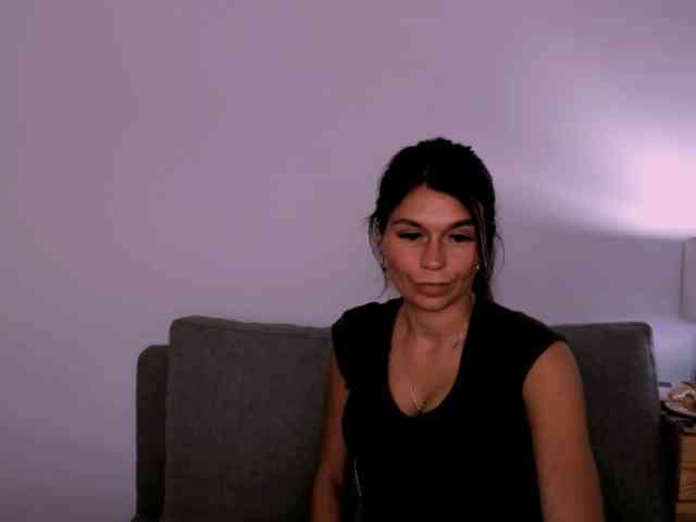 FreyaHoney webcam