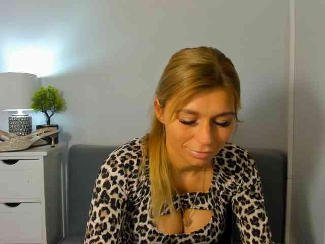 FreyaHoney webcam