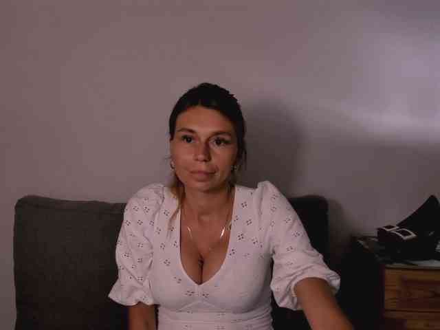 FreyaHoney webcam