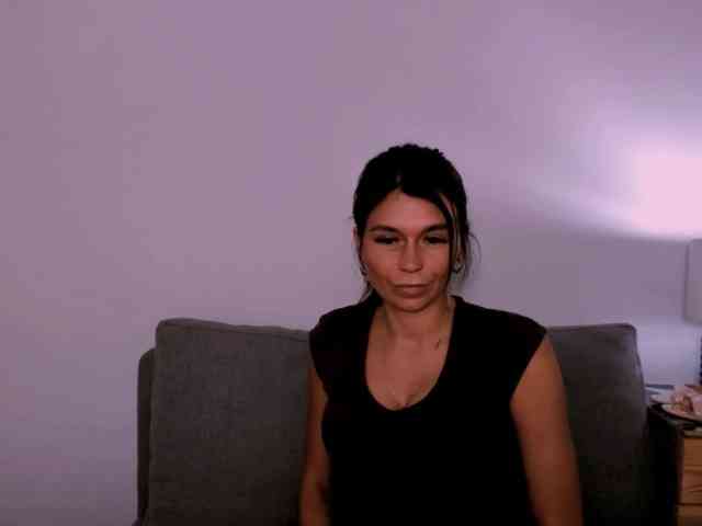 FreyaHoney webcam