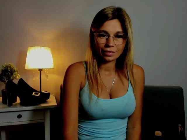 FreyaHoney webcam