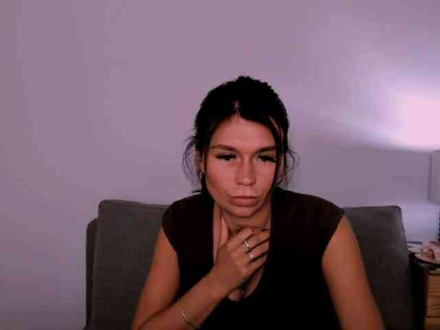 FreyaHoney webcam