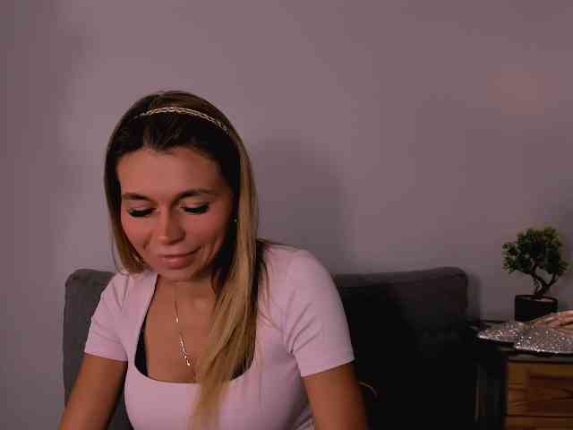 FreyaHoney webcam