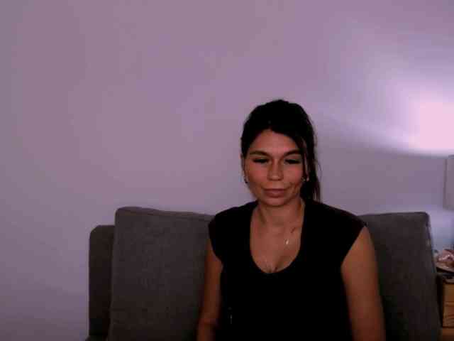 FreyaHoney webcam