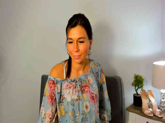 FreyaHoney webcam