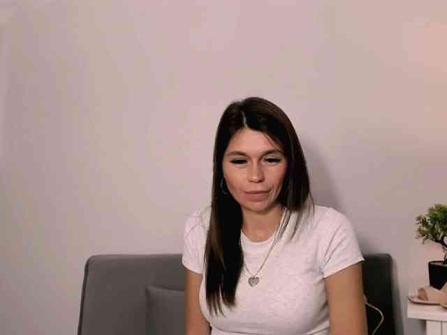 FreyaHoney webcam