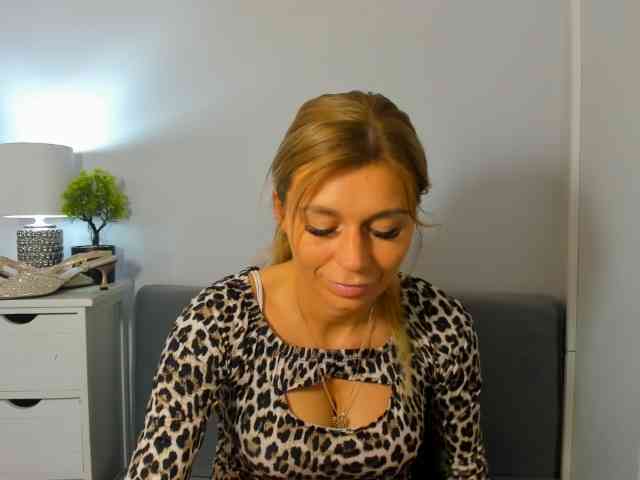 FreyaHoney webcam