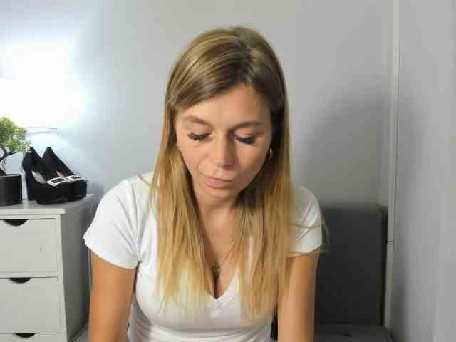 FreyaHoney webcam