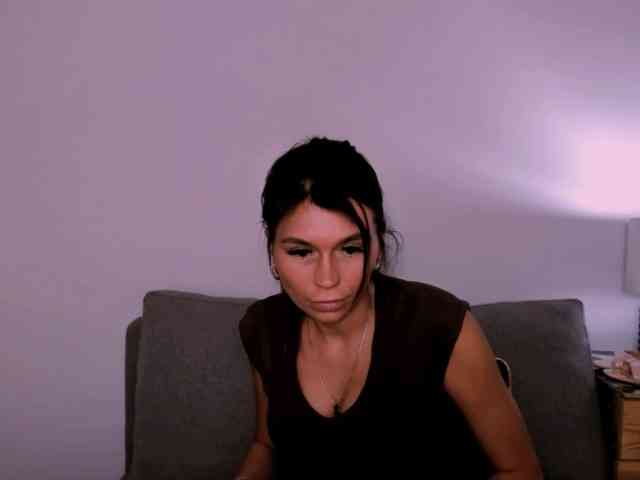 FreyaHoney webcam
