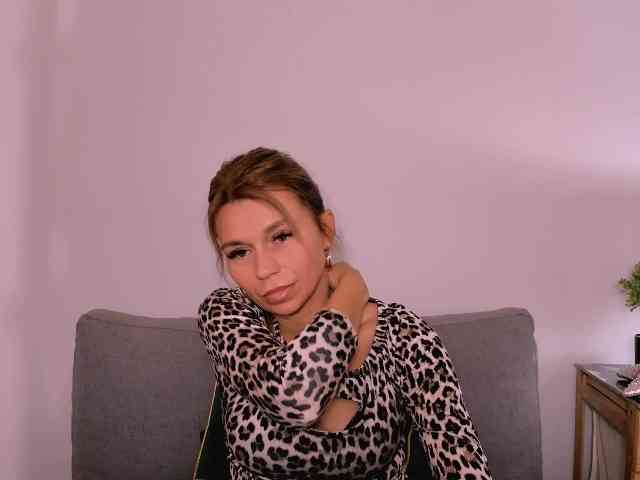 FreyaHoney webcam