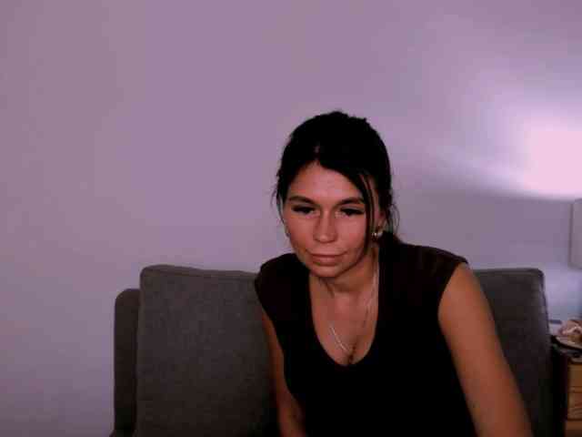 FreyaHoney webcam
