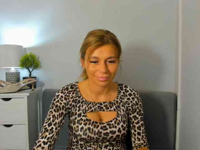 FreyaHoney webcam