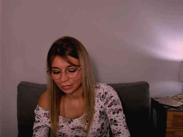 FreyaHoney webcam