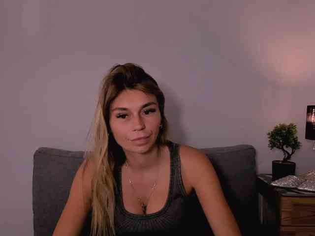 FreyaHoney webcam