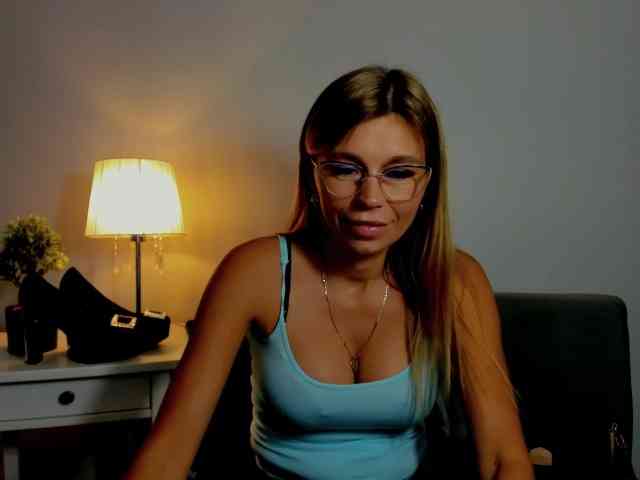 FreyaHoney webcam