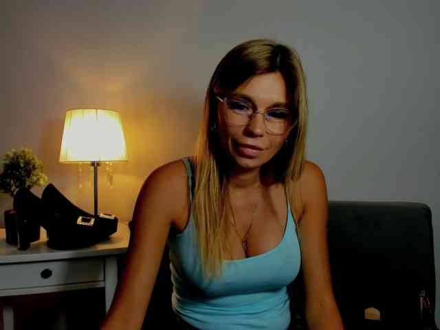 FreyaHoney webcam