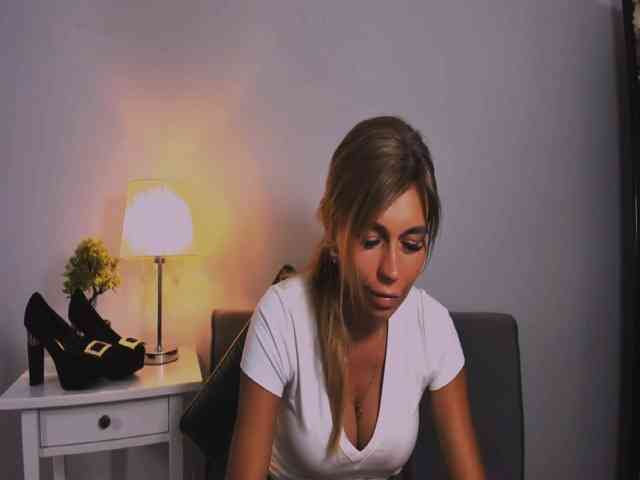 FreyaHoney webcam