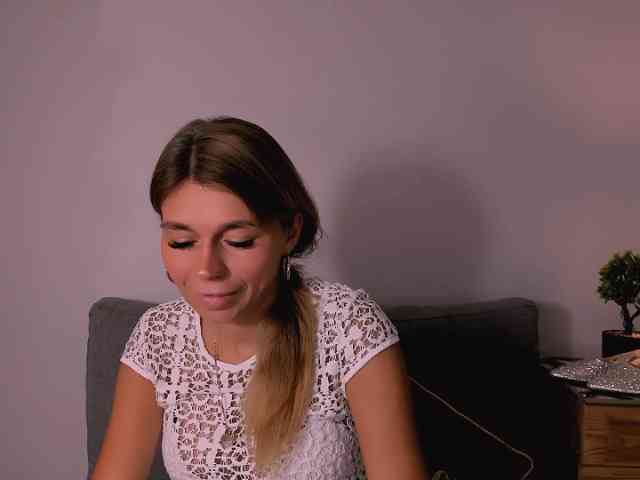 FreyaHoney webcam