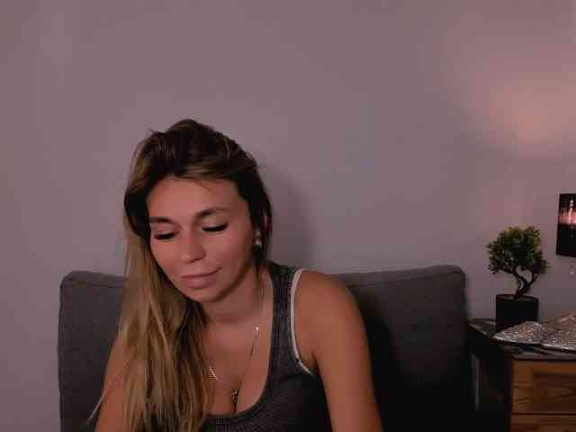 FreyaHoney webcam