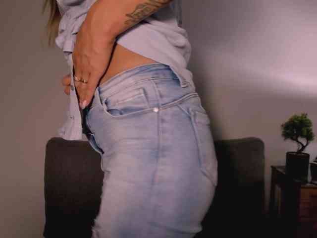 FreyaHoney webcam