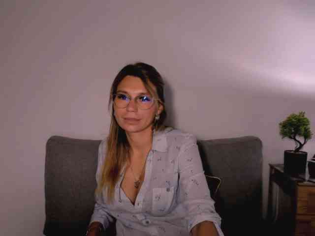 FreyaHoney webcam