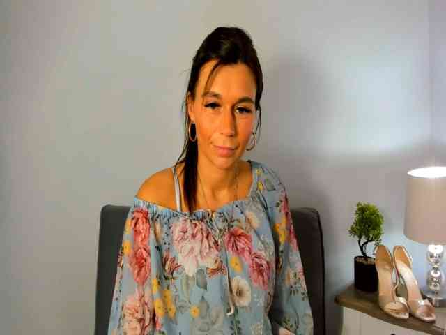 FreyaHoney webcam
