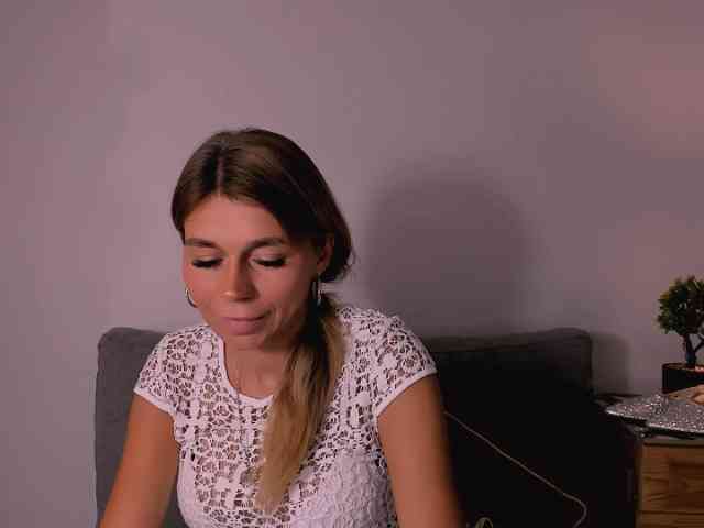 FreyaHoney webcam