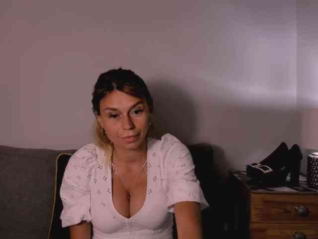 FreyaHoney webcam