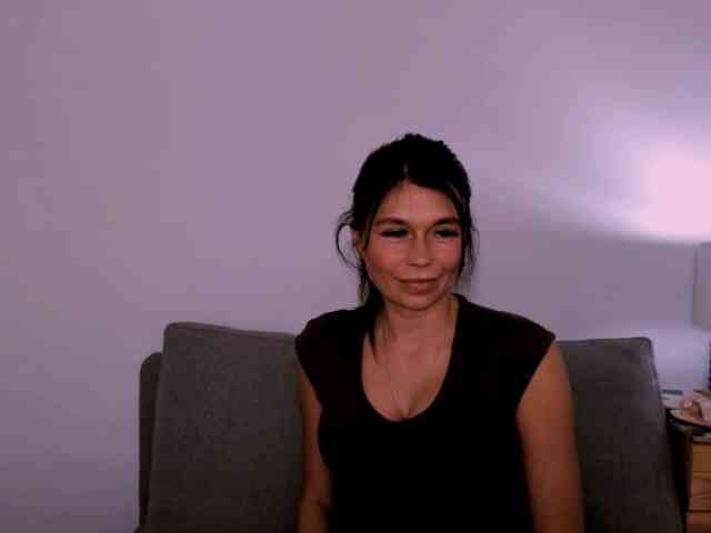 FreyaHoney webcam